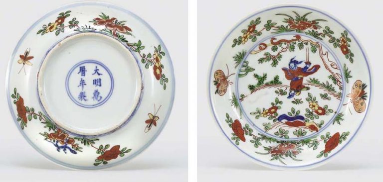 A LATE MING WUCAI SAUCER-DISH